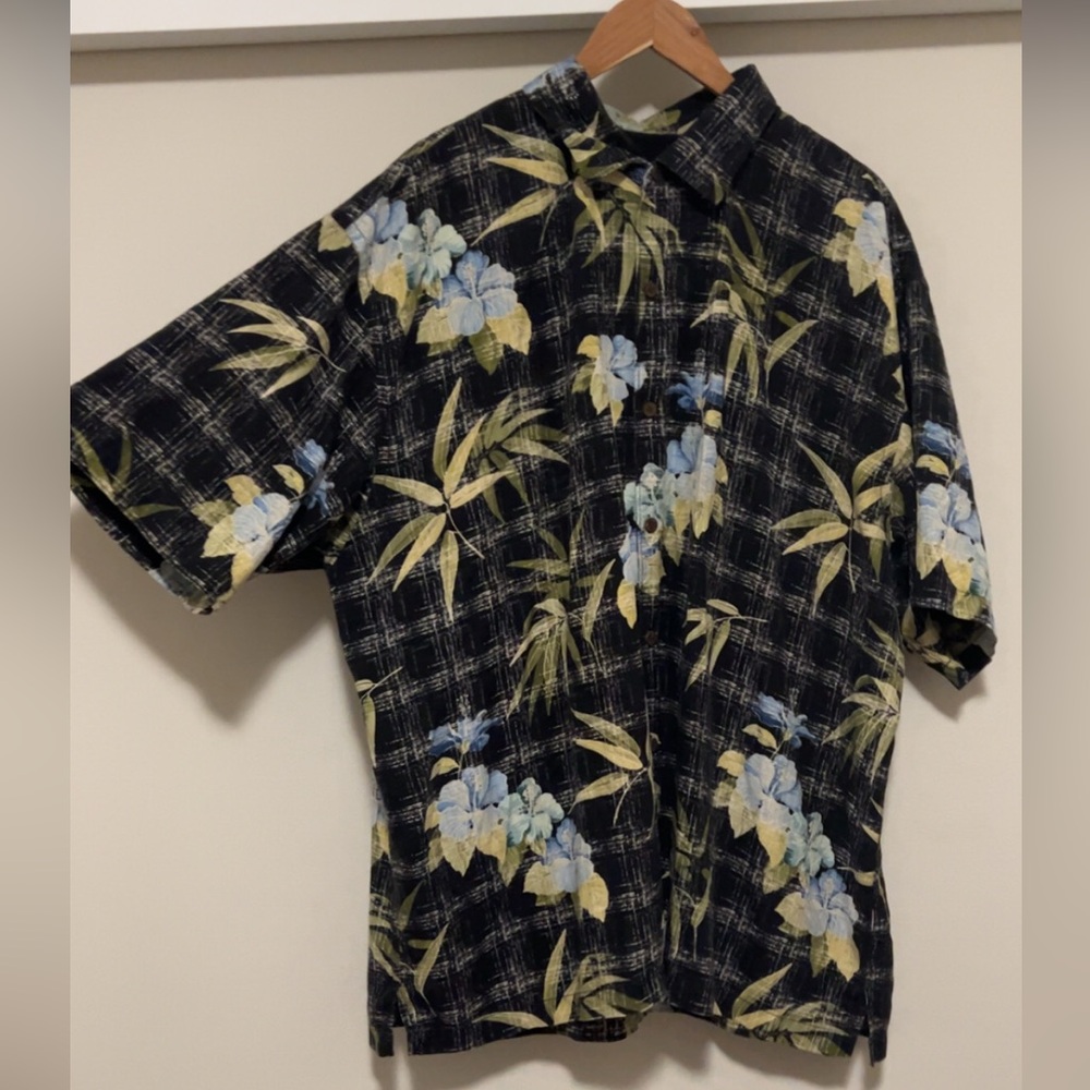 100% silk Tommy Bahama button down  XXL Floral Hawaiian Shirt